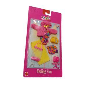 NOS 1997 STACIE Feeling Fun 68648 Swimsuit + Radio Barbie Mattel Clothes Fashion